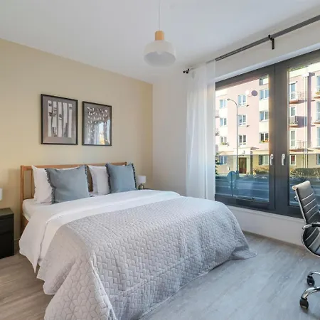 Blueground Zizkov Balcony Free Parking Prg-82 شقة *