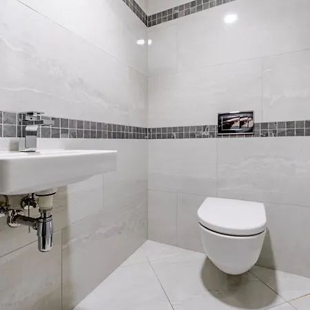 Daire Blueground Zizkov Balcony Nr Vitkov Hill Prg-82 *