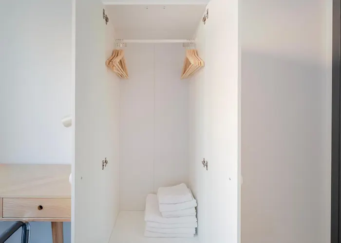 Blueground Zizkov Balcony Nr Vitkov Hill Prg-82 Prag