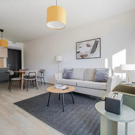 Апартаменты Blueground Zizkov Balcony Nr Vitkov Hill Prg-82